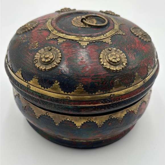 Vintage Decorative Red and Gold Accent Box - Picture 3 of 11